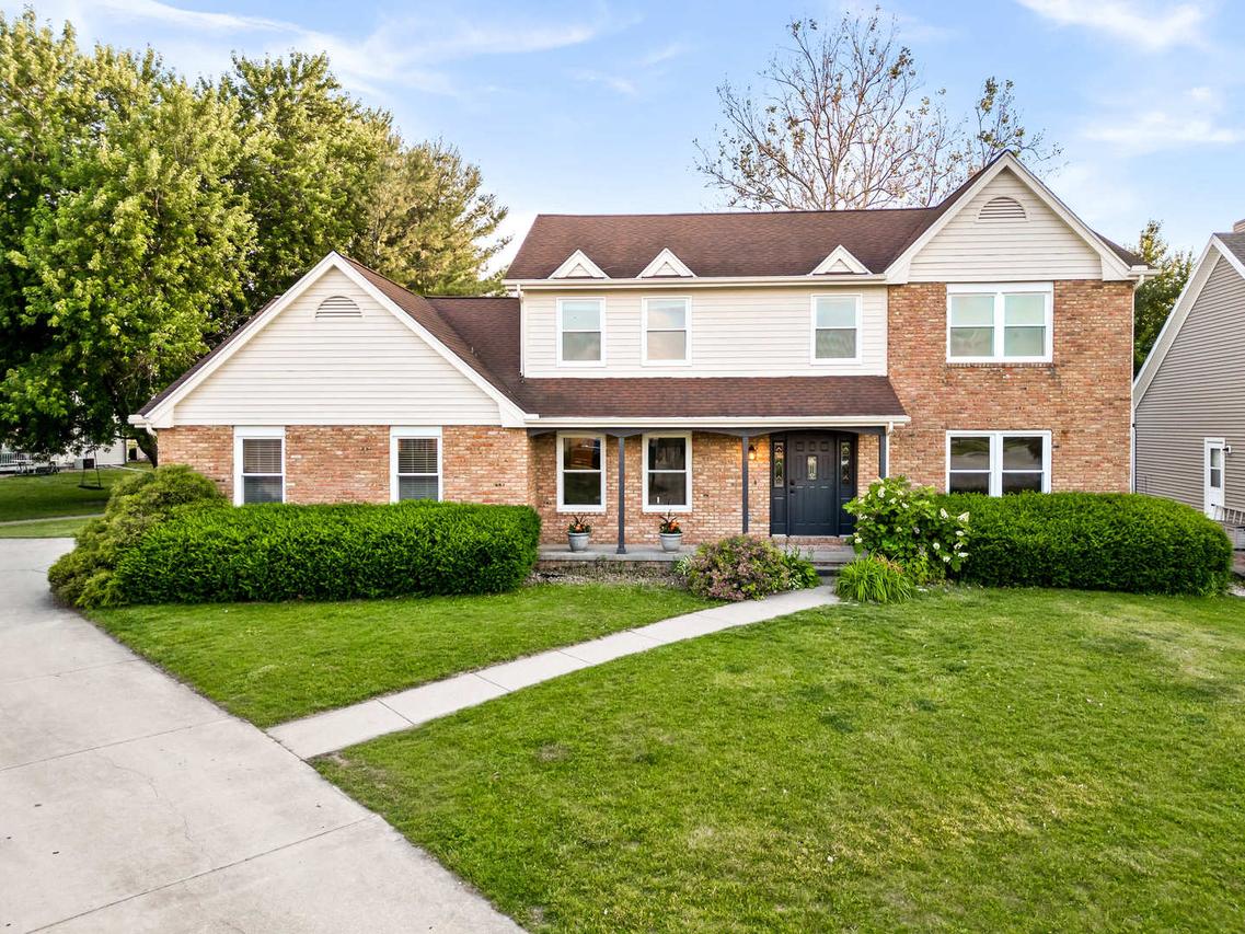 1 Shorewood Ct., Bloomington, IL 61704
