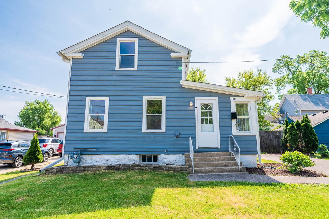 110 N Seminary Ave., Woodstock, IL 60098