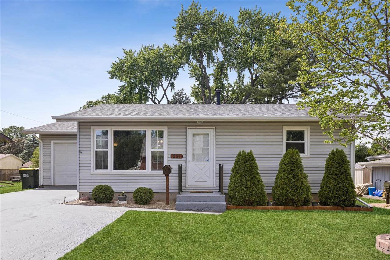 221 Koch Dr., Genoa, IL 60135
