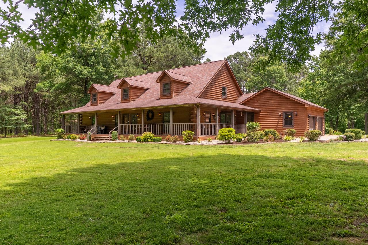 13602 Greenbriar Rd., Carterville, IL 62918