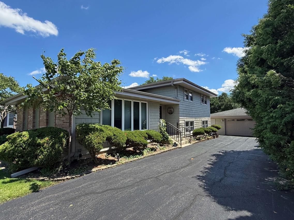 1406 Taft Ave., Wheaton, IL 60189