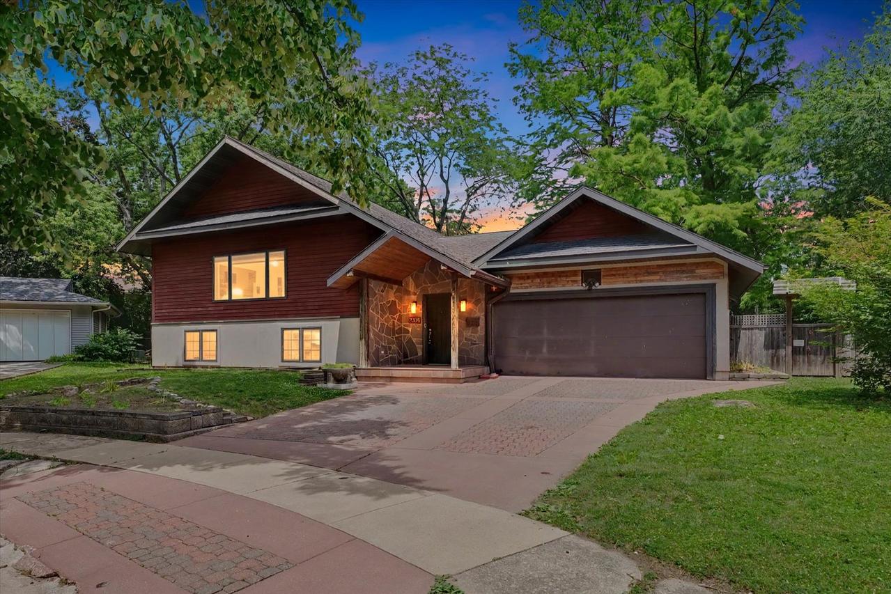 2304 E Shurts Cir., Urbana, IL 61801