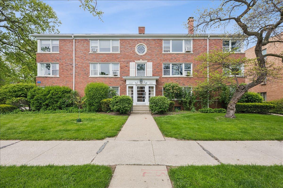 2221 Central St. #3E, Evanston, IL 60201