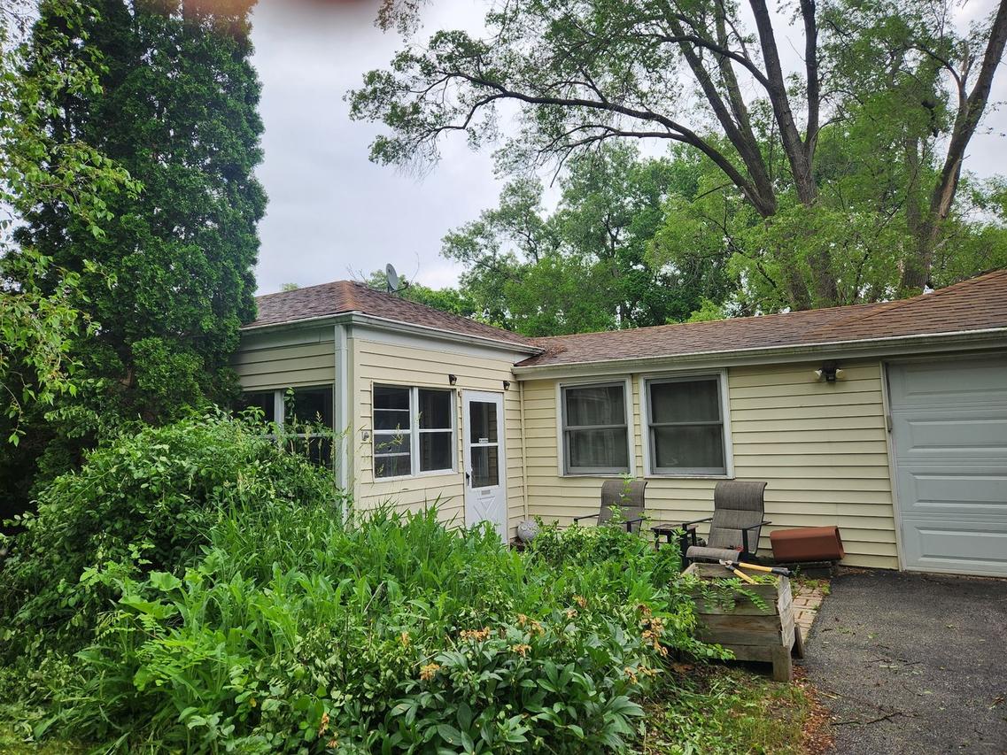 1007 Highmoor Rd., Lombard, IL 60148