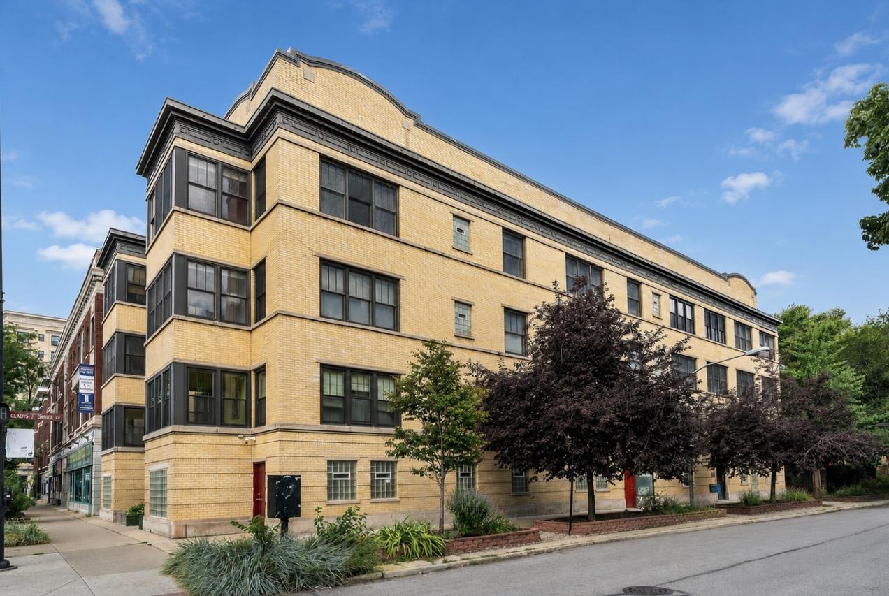 6741 N Sheridan Rd. #2S, Chicago, IL 60626