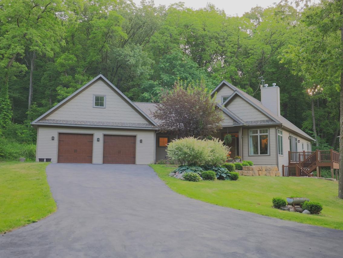 9496 S Hanover Hill Rd., Hanover, IL 61041