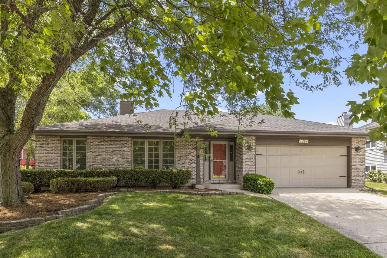2717 Rolling Meadows Dr., Naperville, IL 60564