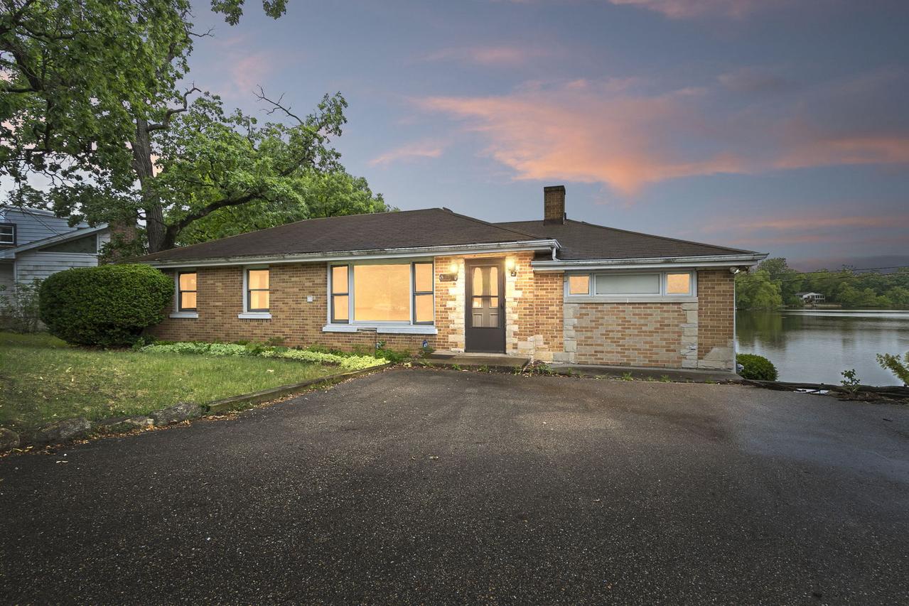 3815 Midway Dr., Island Lake, IL 60042