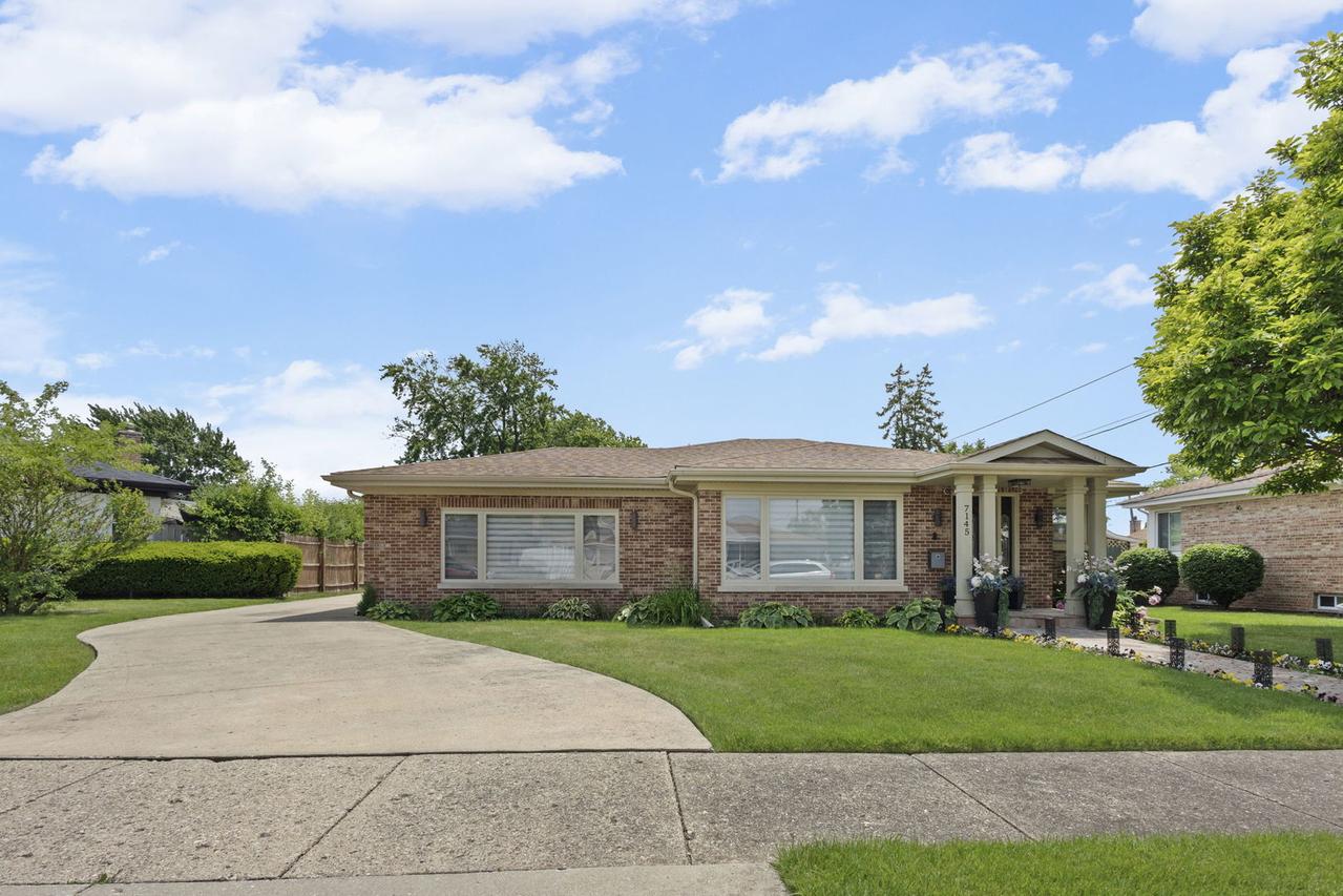 7145 Greenwood St., Morton Grove, IL 60053