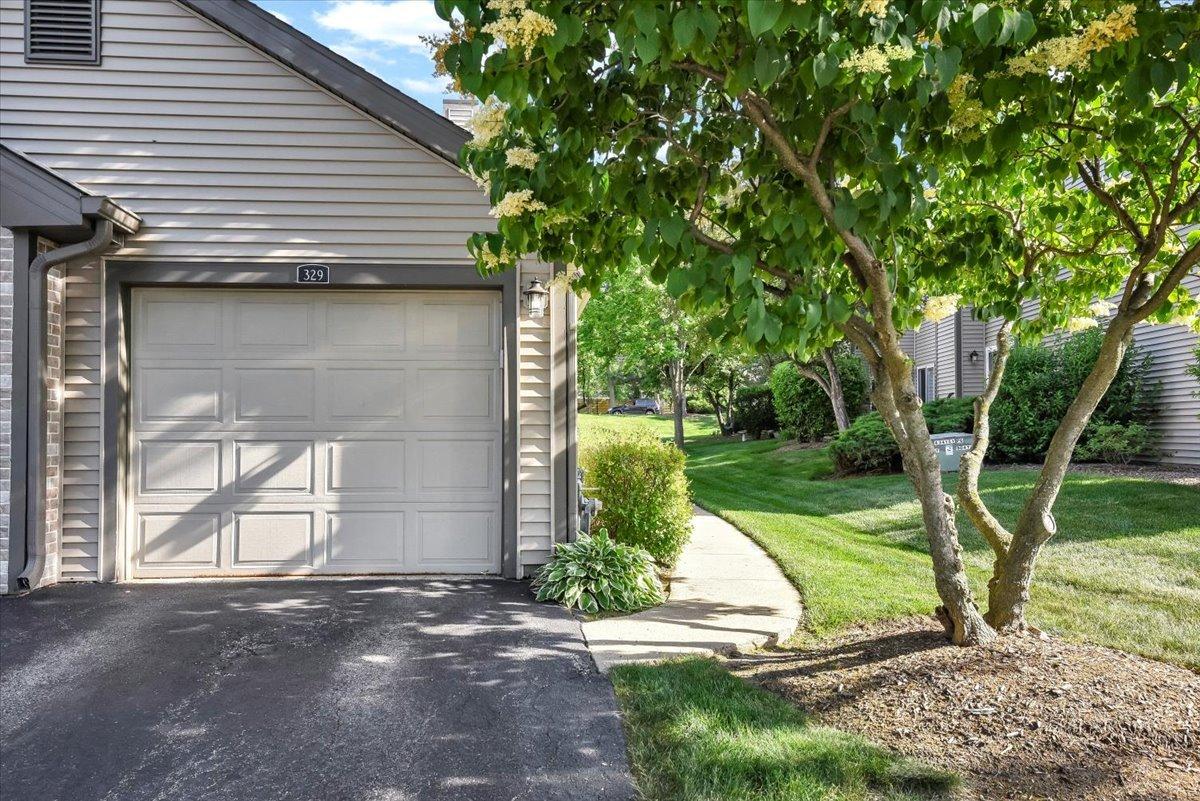 329 Grissom Ct., Hoffman Estates, IL 60169