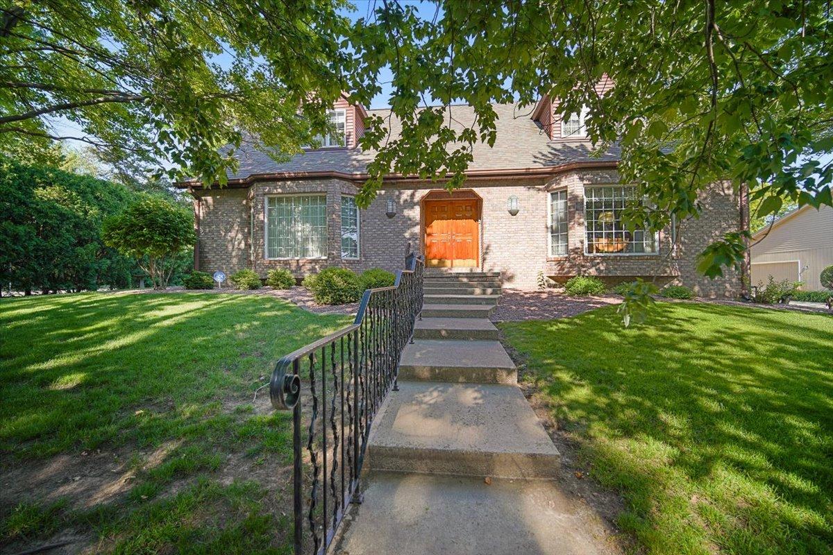 2 Breckenridge Dr., Bloomington, IL 61701