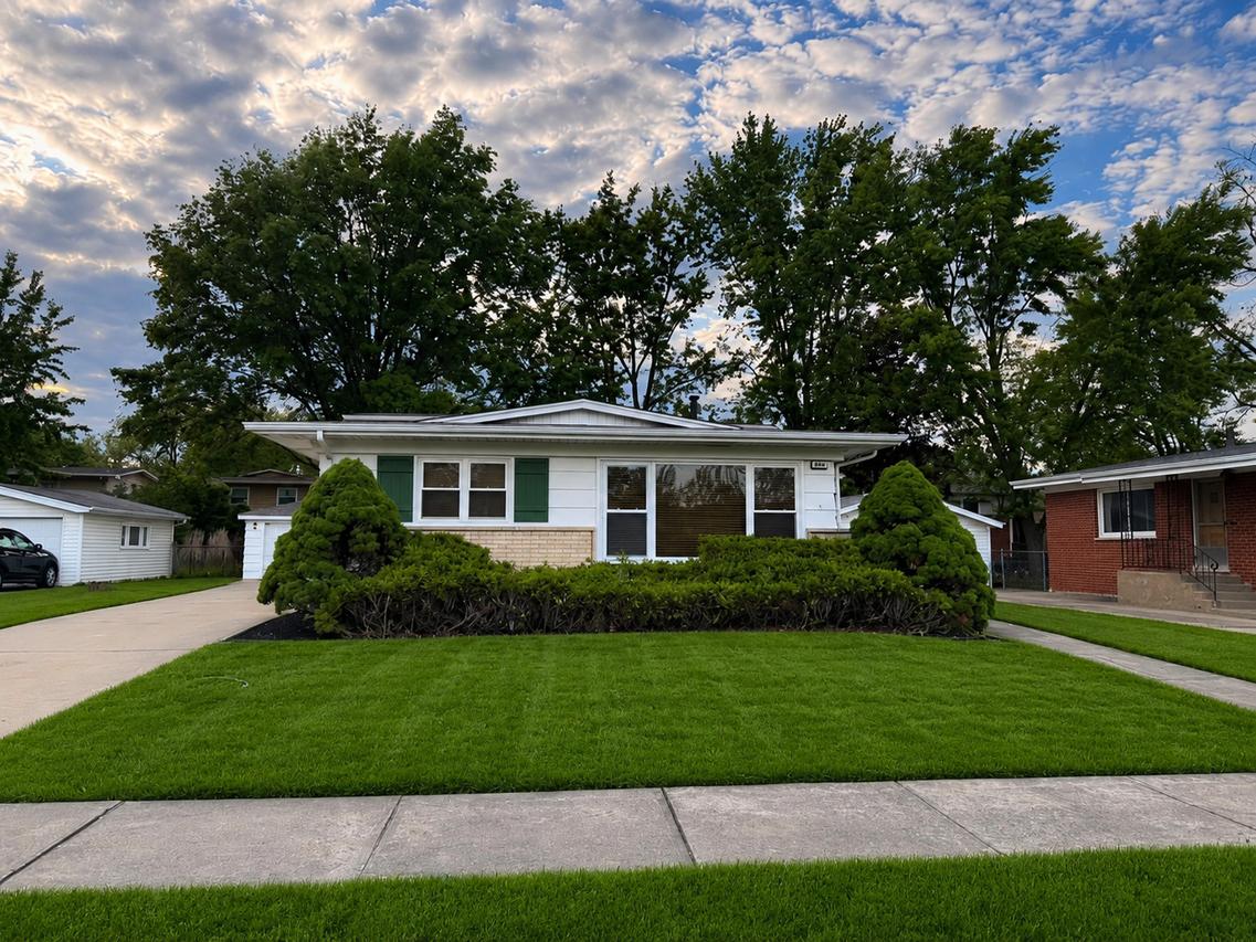 244 N Park Dr., Glenwood, IL 60425