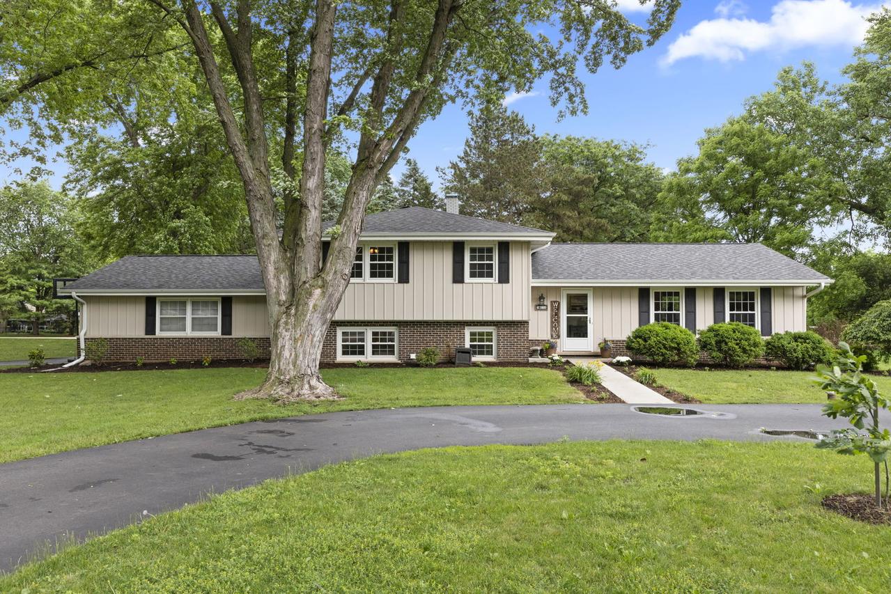 3N149 Lynn Dr., St. Charles, IL 60174