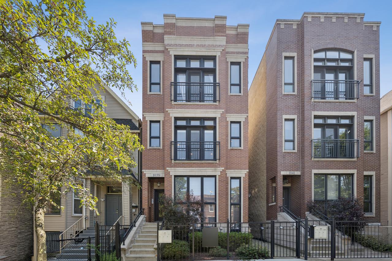 1039 W Grace St. #2, Chicago, IL 60613