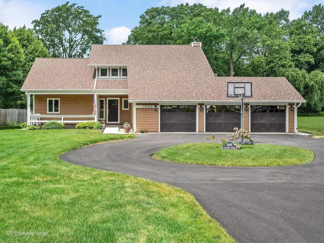 1906 Stoddard Ave., Wheaton, IL 60187