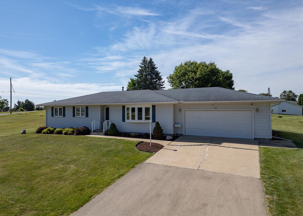 710 1st Ave., Fulton, IL 61252