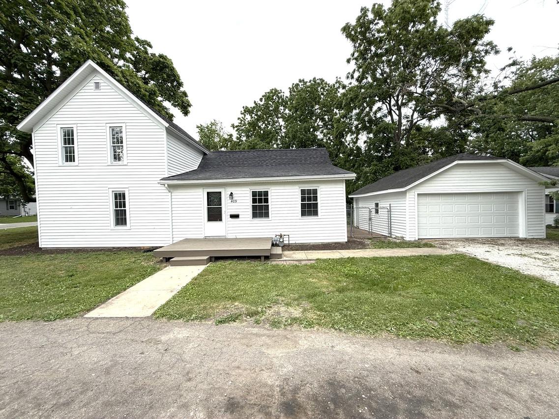 409 E Chestnut St., Paxton, IL 60957
