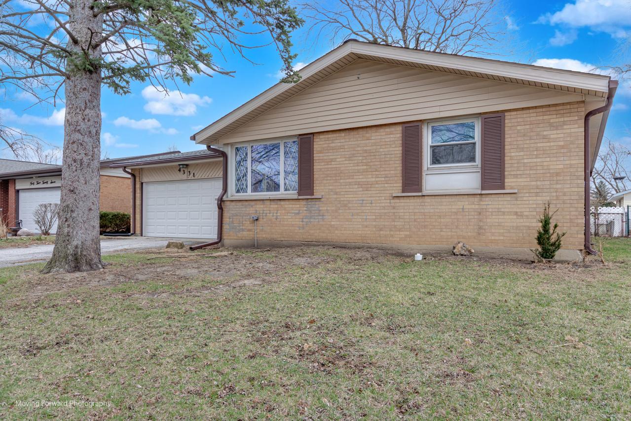 4331 Mann St., Oak Forest, IL 60452