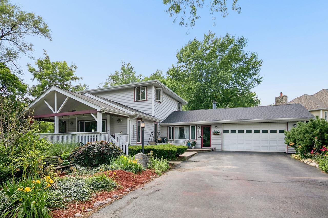 12542 S 75th Ave., Palos Heights, IL 60463