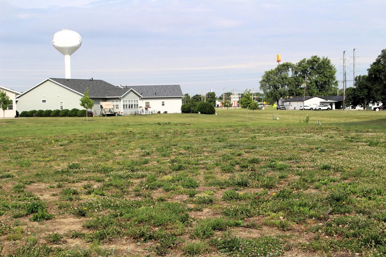 23 Somerset Dr., Clinton, IL 61727