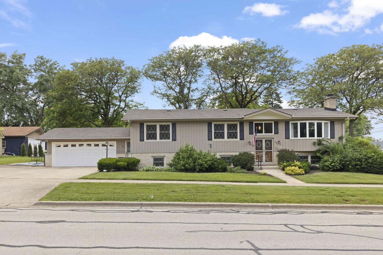 403 W Harding Rd., Lombard, IL 60148