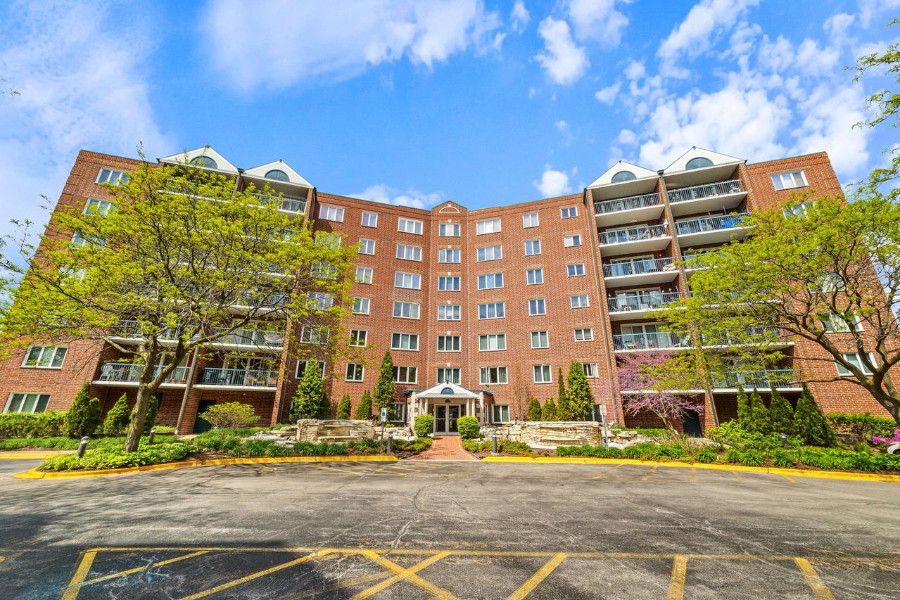 8560 W Foster Ave. #203, Norridge, IL 60706