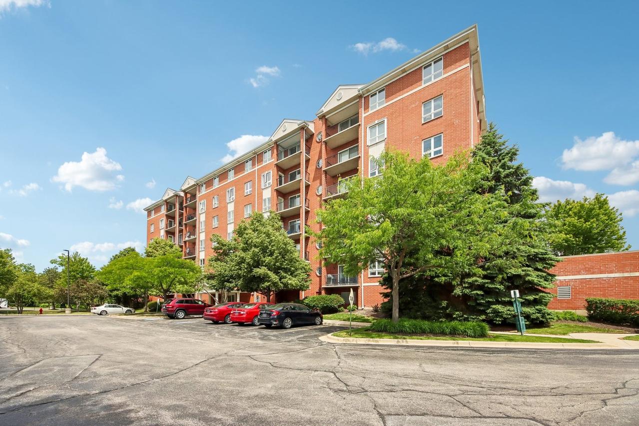 190 N Milwaukee Ave. #401, Wheeling, IL 60090