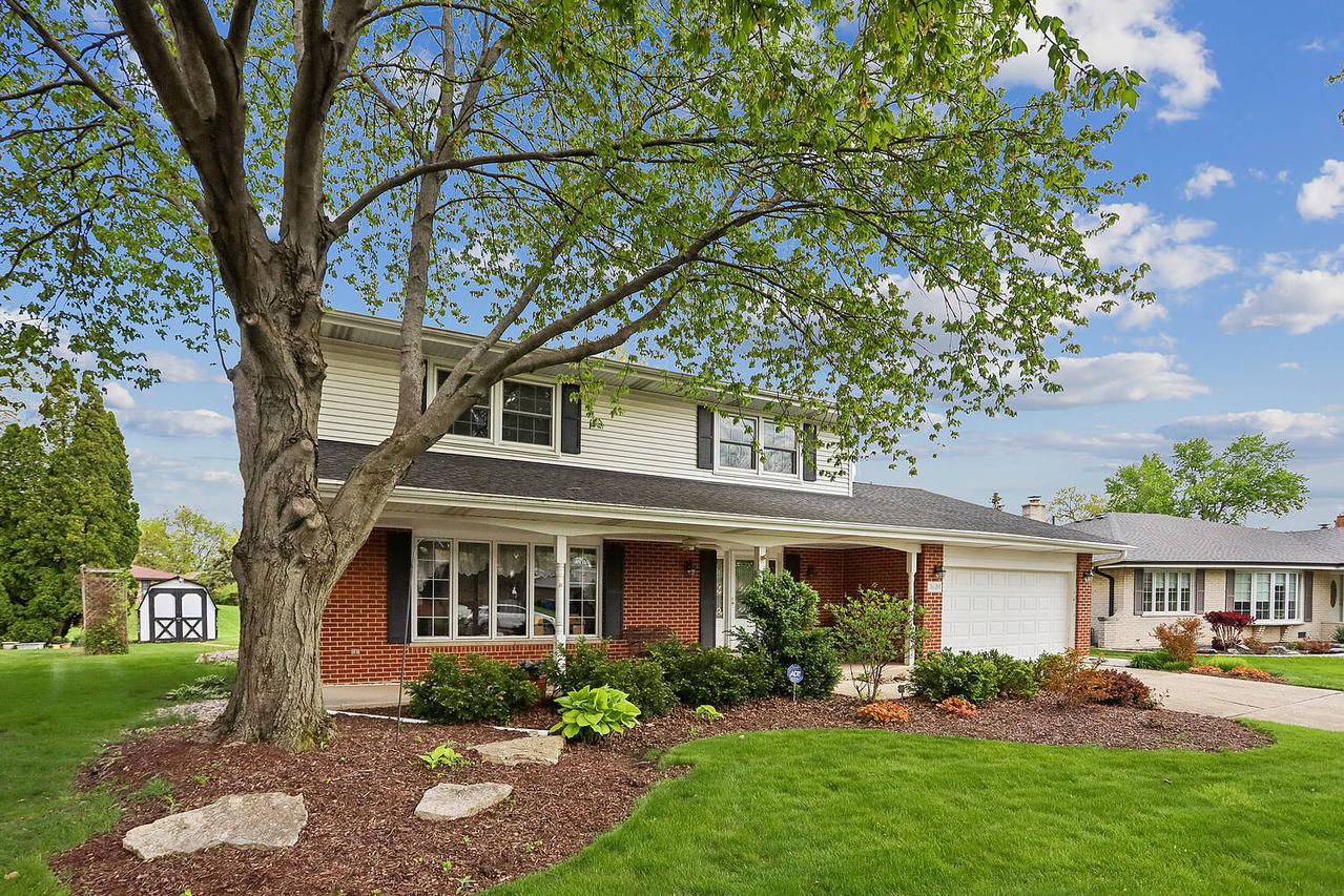 3020 Spring Green Dr., Darien, IL 60561