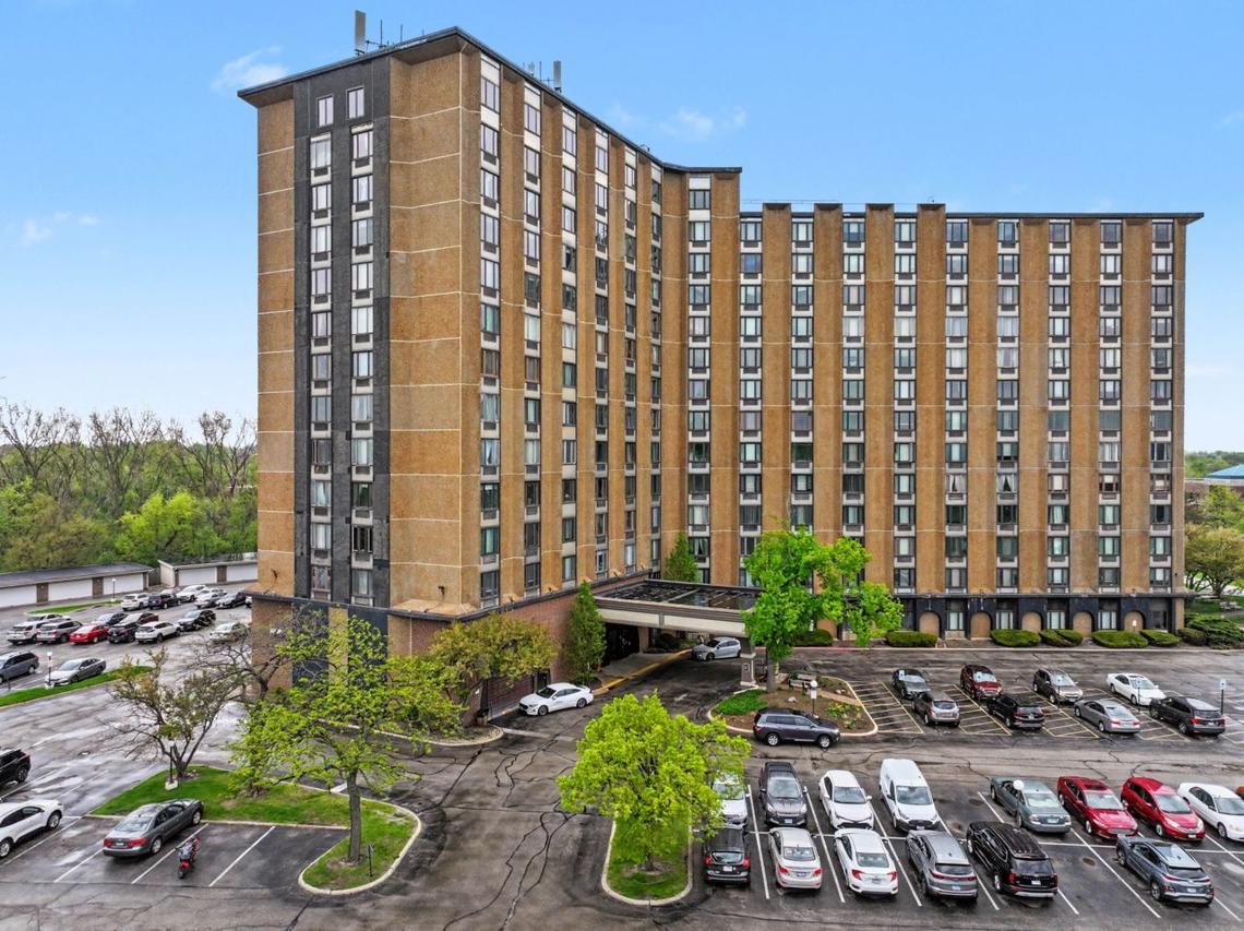 1 Renaissance Pl. #1105, Palatine, IL 60067