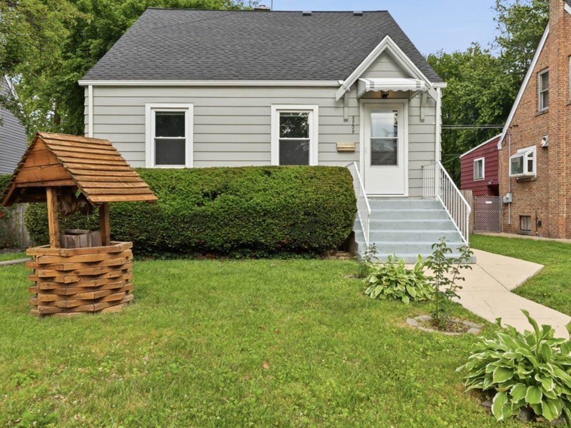 9709 51st Ave., Oak Lawn, IL 60453