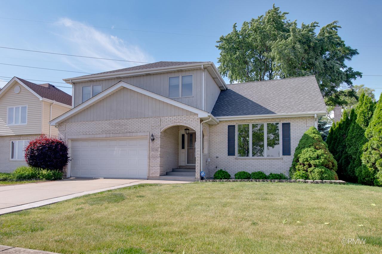 1216 W Grove St., Addison, IL 60101