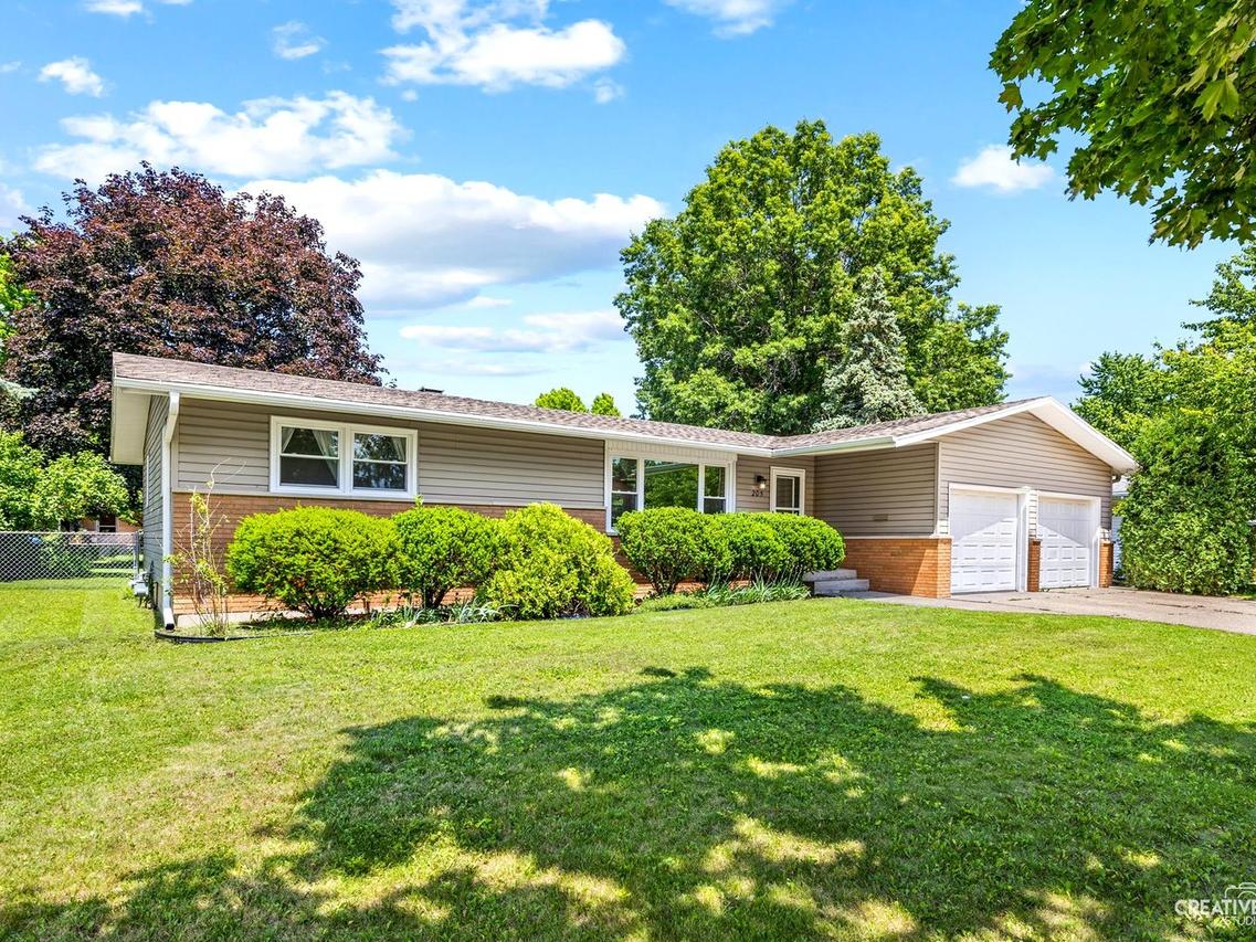 205 W Milner Ave., Dekalb, IL 60115