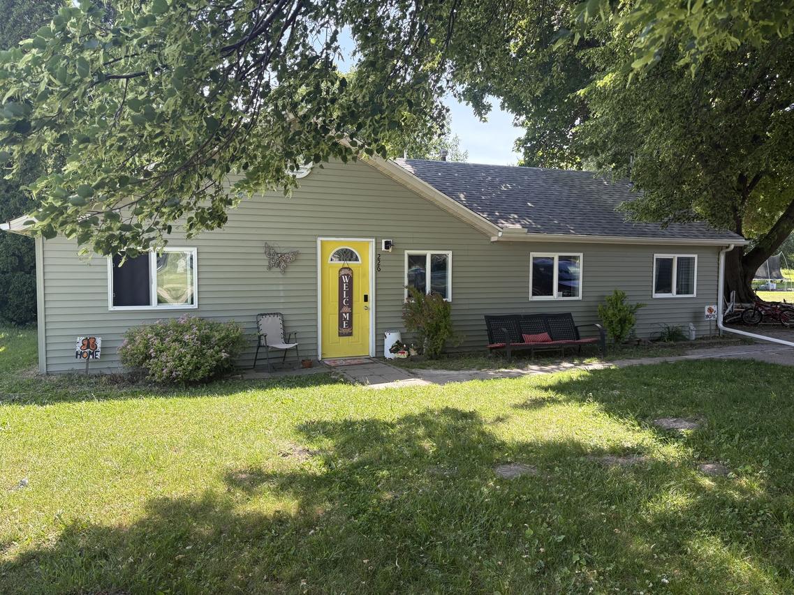 226 14th St., Rapids City, IL 61278