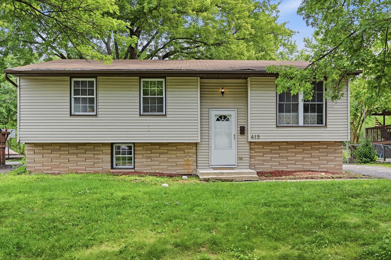 419 E Maple Dr., Glenwood, IL 60425