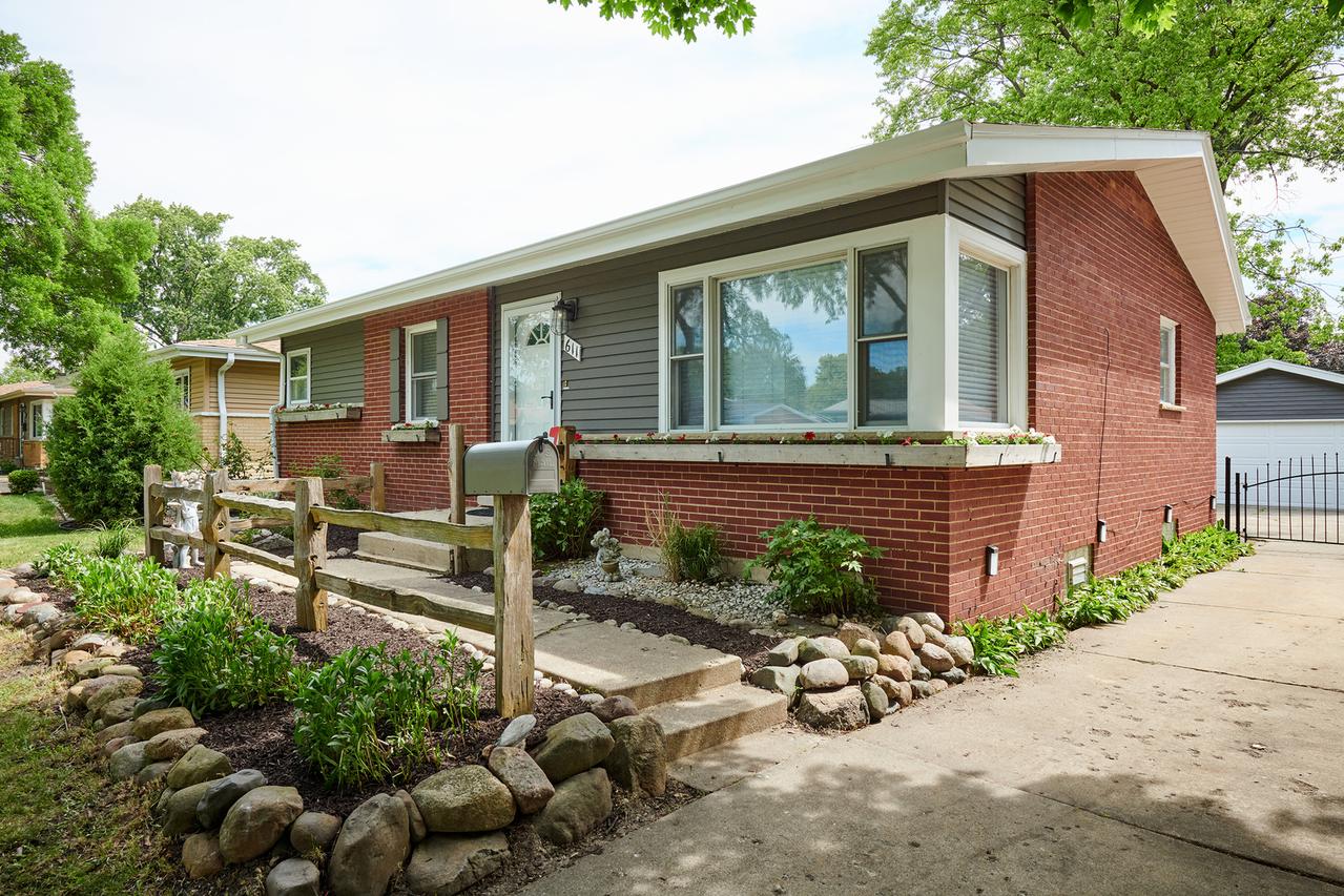 611 N Elmhurst Ave., Mount Prospect, IL 60056