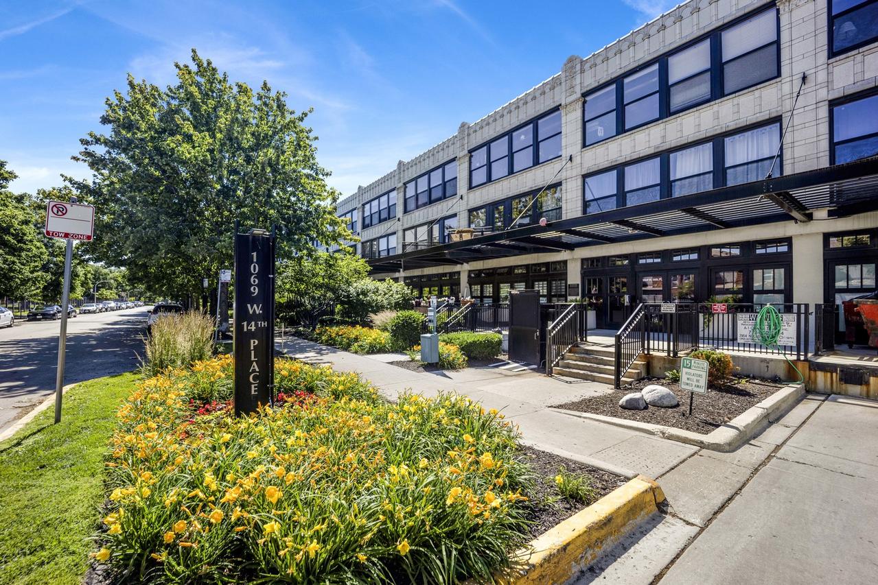 1069 W 14th Pl. #332, Chicago, IL 60608
