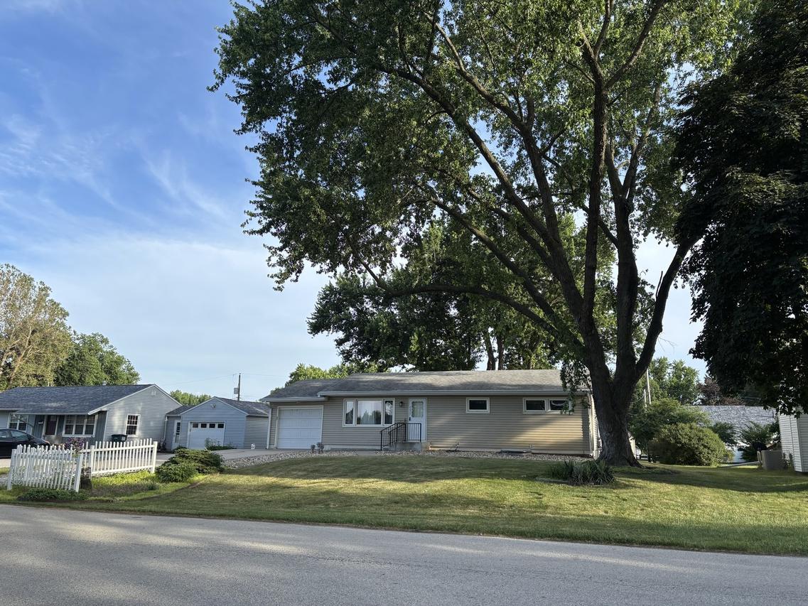 4620 50th Ave., Moline, IL 61265