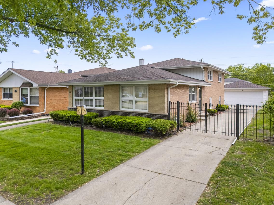 8737 S 50th Ave., Oak Lawn, IL 60453