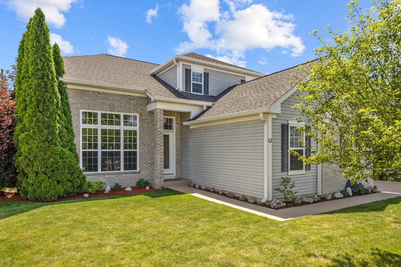 1208 Water Stone Cir., Wauconda, IL 60084