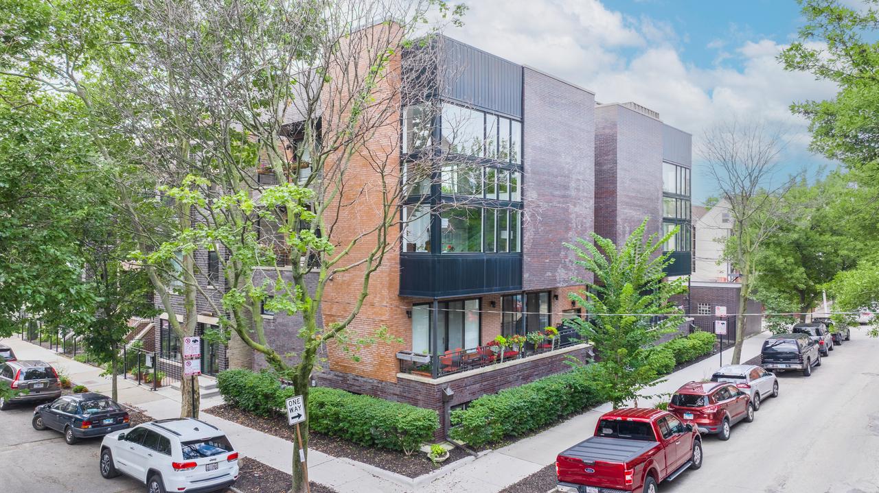 1641 W Pearson St. #2W, Chicago, IL 60622