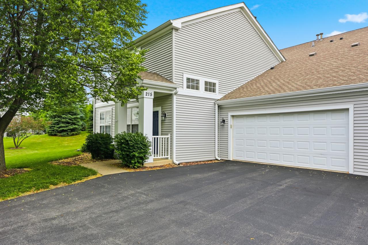 215 Grays Dr., Oswego, IL 60543