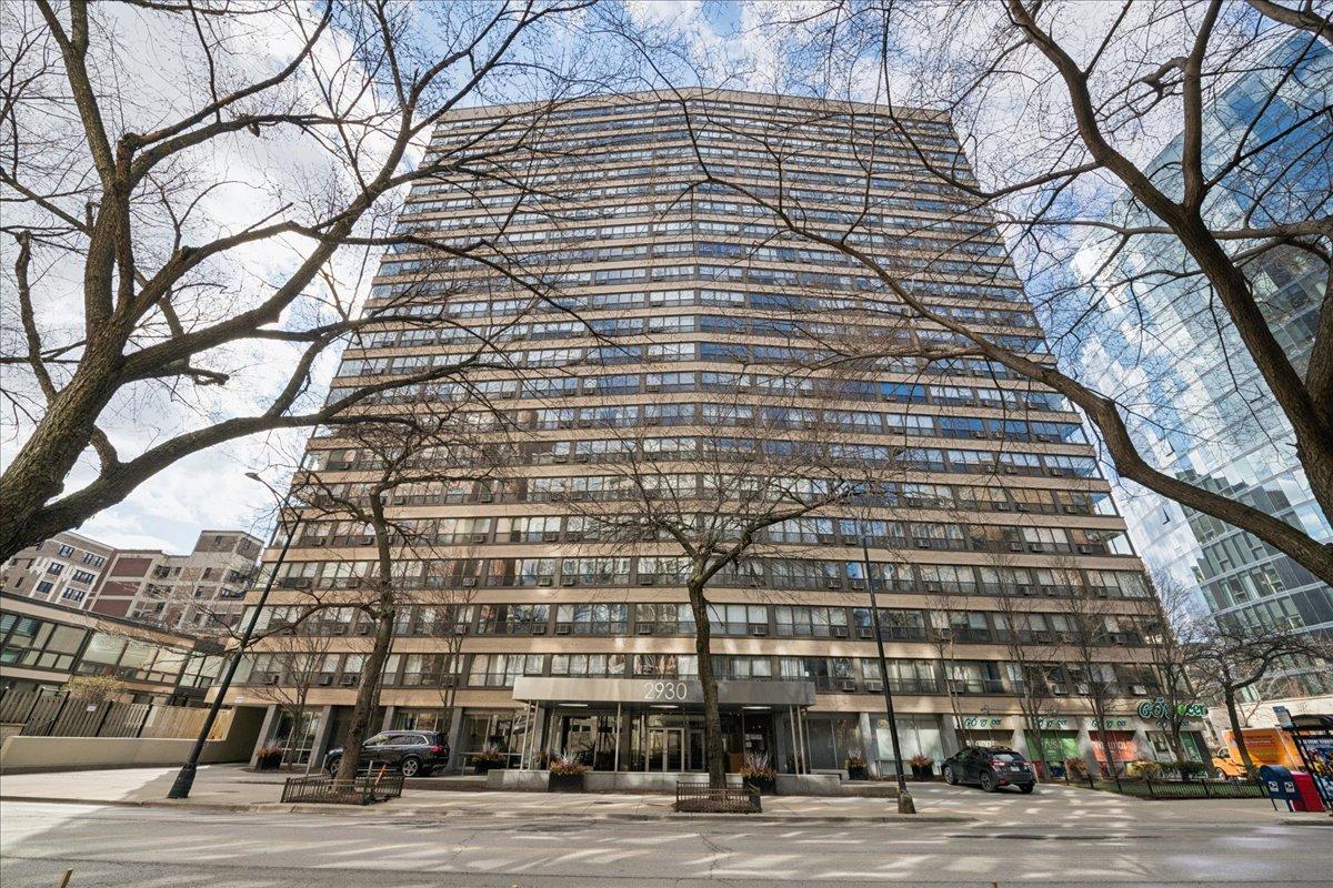 2930 N Sheridan Rd. #1009, Chicago, IL 60657