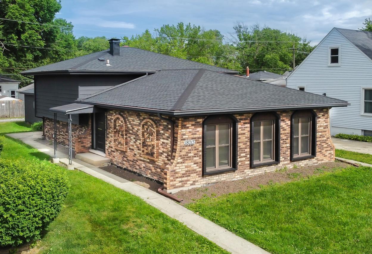 18013 Park Ave., Lansing, IL 60438