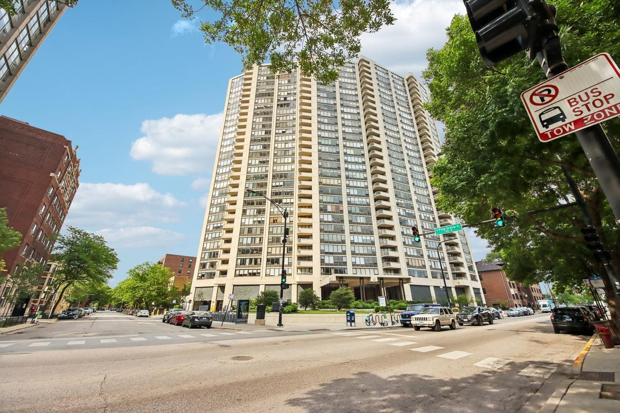 3930 N Pine Grove Ave. #2708, Chicago, IL 60613