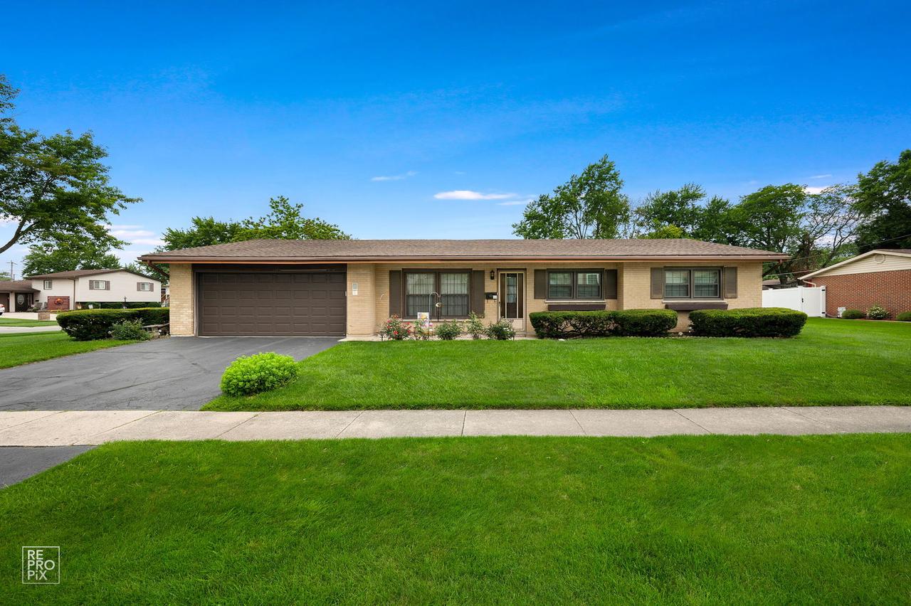 7410 Churchill Dr., Hanover Park, IL 60133