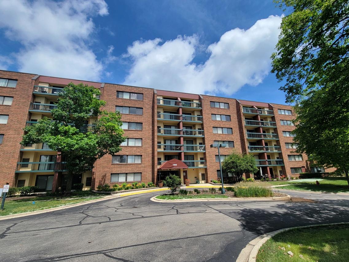 1800 Huntington Blvd. #AE507, Hoffman Estates, IL 60169