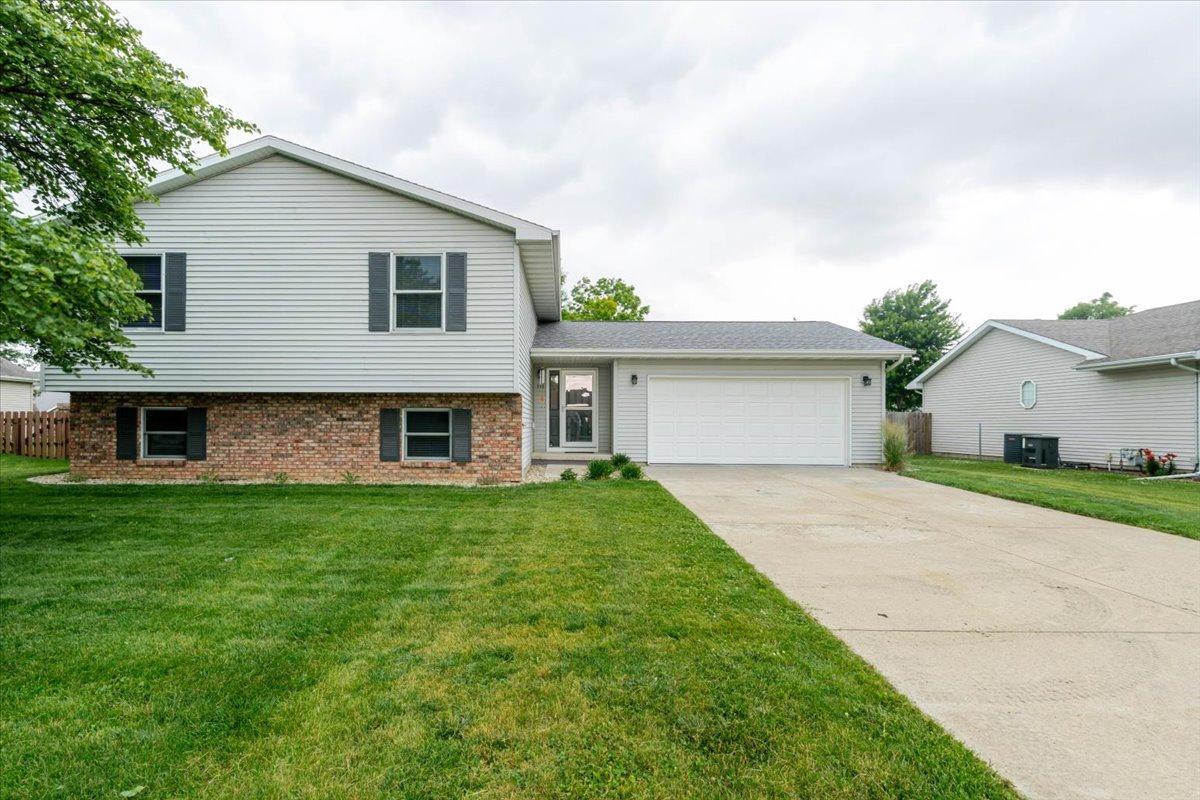 712 Platt Way, Hudson, IL 61748