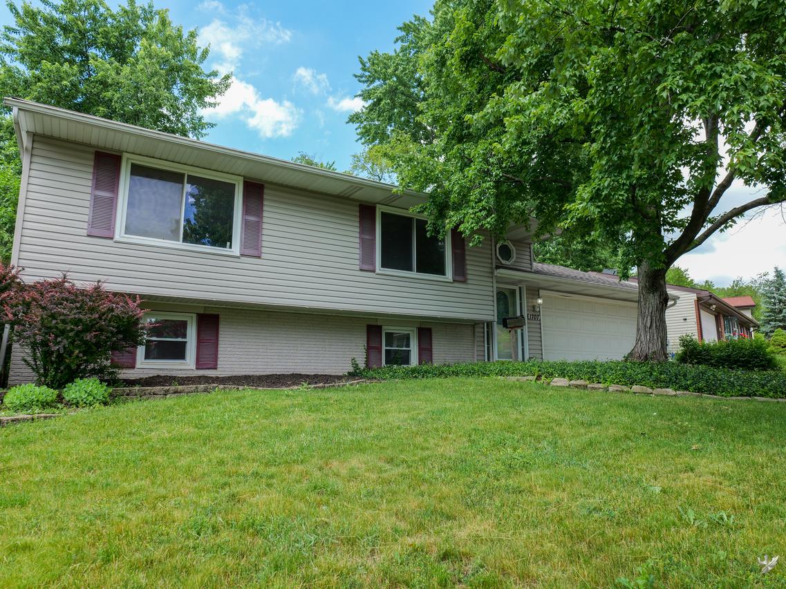 1707 S Green Meadows Blvd., Streamwood, IL 60107