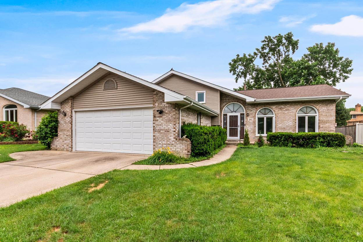 891 Young St., Lemont, IL 60439