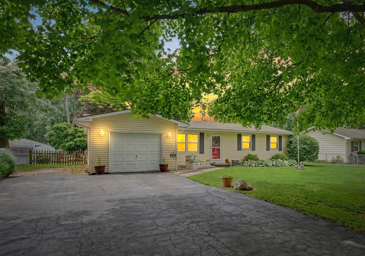 507 E Larmon St., Tolono, IL 61880